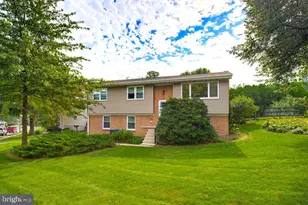 104 Oxford Dr, Lititz, PA 17543 - Photo 1