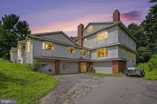 327 Blossom Hill Dr, Lancaster, PA 17601 - Photo 1
