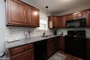 636 Cobblestone Ln, Lancaster, PA 17601 - Photo 7