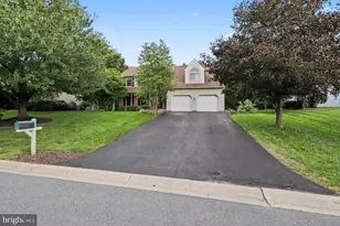 157 Kings Gate Dr, Lititz, PA 17543 - Photo 3