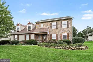 378 Squire Ln, Lititz, PA 17543 - Photo 3