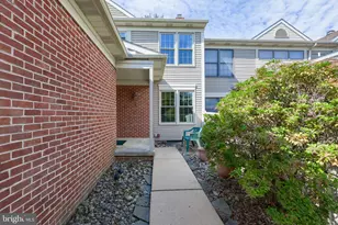 1817 Spring Ridge Ln, Lancaster, PA 17603 - Photo 1