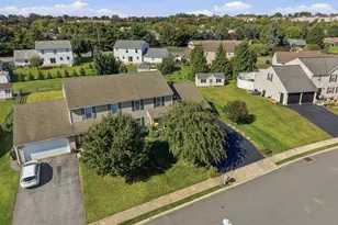 487 Daisy Dr, New Holland, PA 17557 - Photo 5