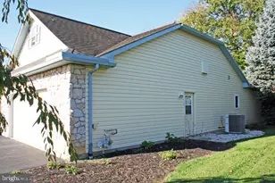 555 Blossom Trl Trail, Mount Joy, PA 17552 - Photo 7