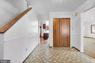 3908 Short Hill Dr, Allentown, PA 18104 - Photo 3