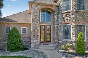 5820 Harvest Pl, Schnecksville, PA 18078 - Photo 3