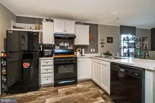 1041 Dogwood St, Laurys Station, PA 18059 - Photo 9