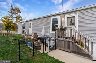 1041 Dogwood St, Laurys Station, PA 18059 - Photo 3