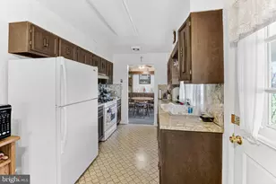 834 Hokendauqua St, Coplay, PA 18037 - Photo 9