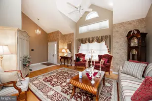 319 Surrey Pl, Macungie, PA 18062 - Photo 5