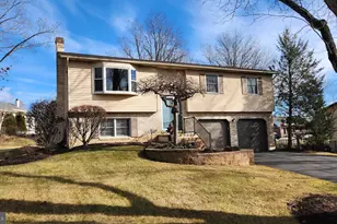 1989 Pierce Dr, Whitehall, PA 18052 - Photo 3