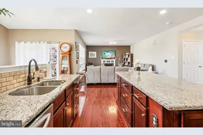 955 Yorkshire Drive, Breinigsville, PA 18031 - Photo 9