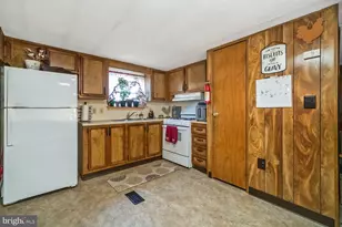 1048 Cedar St, Laurys Station, PA 18059 - Photo 7