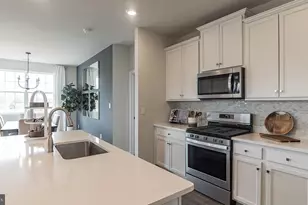 1420 Silk Run, Breinigsville, PA 18031 - Photo 9