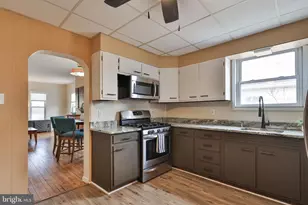 2045 Kenmore Ave, Bethlehem, PA 18018 - Photo 17