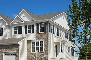 625 Fountain Vw Cir, Allentown, PA 18104 - Photo 1