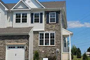 625 Fountain Vw Cir, Allentown, PA 18104 - Photo 1