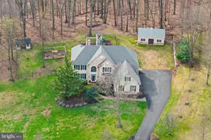 6145 Holly Ct, Coopersburg, PA 18036 - Photo 3