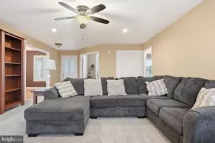 5529 Summit St, Whitehall, PA 18052 - Photo 9