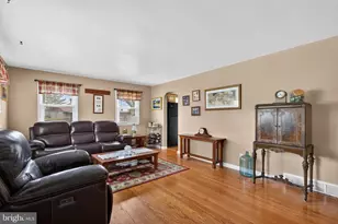 1984 Troxell St, Allentown, PA 18109 - Photo 5
