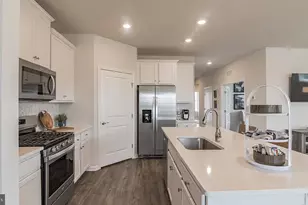 1498 Dresden Dr, Breinigsville, PA 18031 - Photo 9