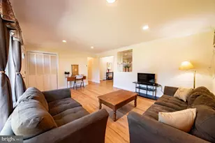 4882 Pine Grove Cir, Allentown, PA 18106 - Photo 5