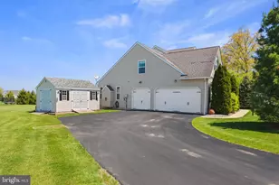 2255 Redwood Dr, Slatington, PA 18080 - Photo 9