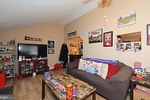 910 Fernwood St, Emmaus, PA 18049 - Photo 7