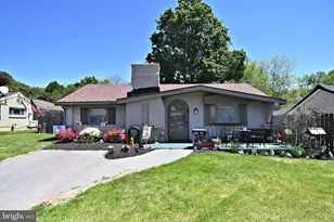 910 Fernwood St, Emmaus, PA 18049 - Photo 1