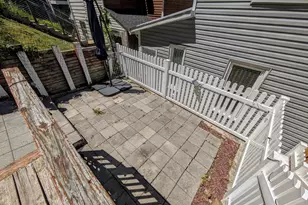 429 W South St, Slatington, PA 18080 - Photo 17