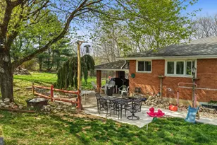 1042 Neffs Laurys Rd, Schnecksville, PA 18078 - Photo 3