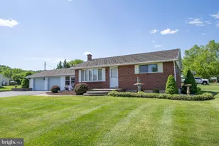 4420 N Sunset Dr, Coopersburg, PA 18036 - Photo 3