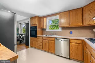 4835 Aberdene St, Center Valley, PA 18034 - Photo 9