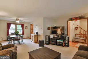 7049 Carriage Dr, Coopersburg, PA 18036 - Photo 7