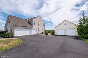 2912 Silver Creek Cir, Kutztown, PA 19530 - Photo 3