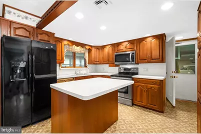 5824 Holiday Drive, Allentown, PA 18104 - Photo 7