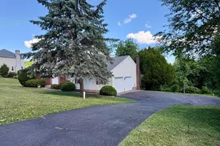 5705 Bel Air Dr, Coopersburg, PA 18036 - Photo 3