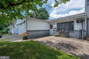 28 Covington Pl, Catasauqua, PA 18032 - Photo 1