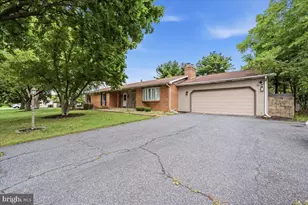 5429 Curtis Dr, Schnecksville, PA 18078 - Photo 3