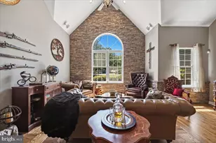6470 Fawn Ln, Center Valley, PA 18034 - Photo 13