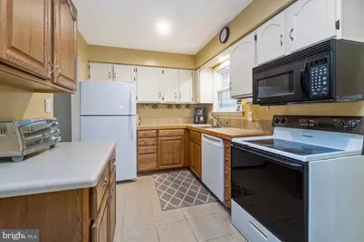 2275 Irma Drive, Allentown, PA 18109 - Photo 5