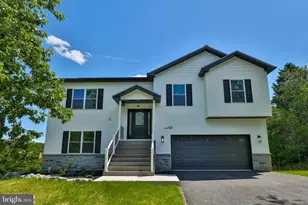 2212 Skyline Dr, Slatington, PA 18080 - Photo 1