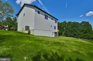 2212 Skyline Dr, Slatington, PA 18080 - Photo 7