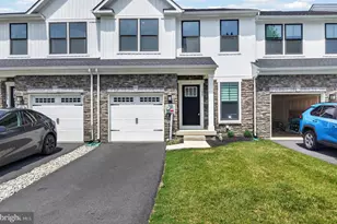 1047 Watson Ct, Fogelsville, PA 18051 - Photo 3
