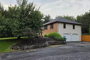 3733 Viewpoint Ct, Slatington, PA 18080 - Photo 3