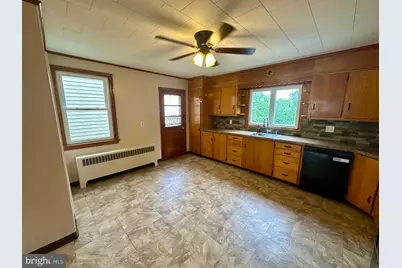 550 W Franklin Street, Slatington, PA 18080 - Photo 13