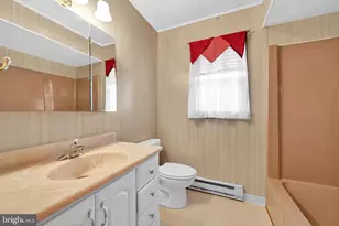 110 S 3rd St, Emmaus, PA 18049 - Photo 19