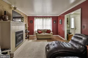 5016 Foxrun Ln, Whitehall, PA 18052 - Photo 9