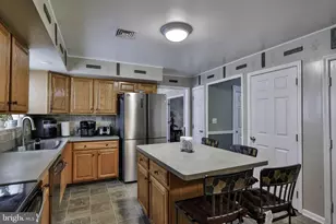 5016 Foxrun Ln, Whitehall, PA 18052 - Photo 23