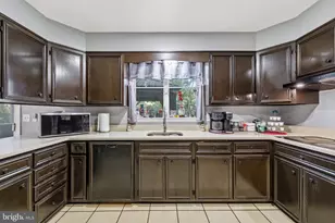 2421 W Greenleaf St, Allentown, PA 18104 - Photo 17